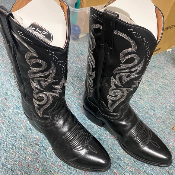 DAN POST SIZE 10.5 BLACK LEATHER COWBOY BOOTS - Picture 1 of 5